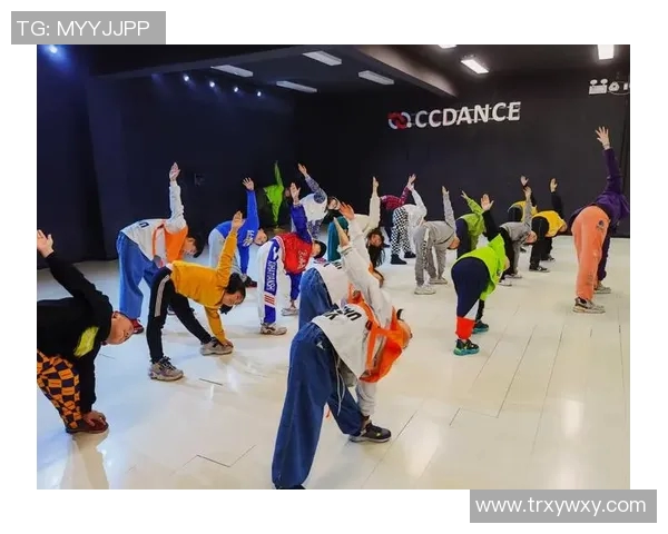 武汉街舞队的中路突破之路：深度解析街舞文化与团队精神的结合