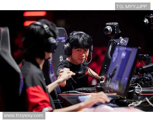 FPX在大师赛中的状态分析与表现评估探讨