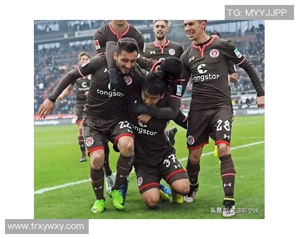 前进之鹰与海尔蒙的激烈对决展现足球魅力与团队精神的巅峰之战 前进之鹰与海尔蒙的激烈对决展现足球魅力与团队精神的巅峰之战