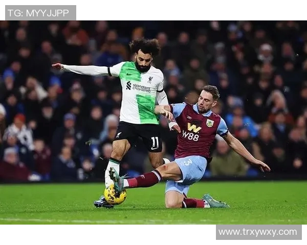 利物浦与伯恩利激战成平局双方各取一分的精彩对决回顾 利物浦与伯恩利激战成平局双方各取一分的精彩对决回顾