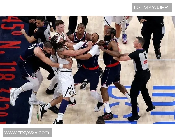 快船湖人马刺激战正酣NBA赛季精彩对决引发球迷热议