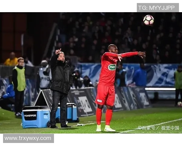 沙托鲁主场迎战索肖两队争夺关键三分的激烈对决