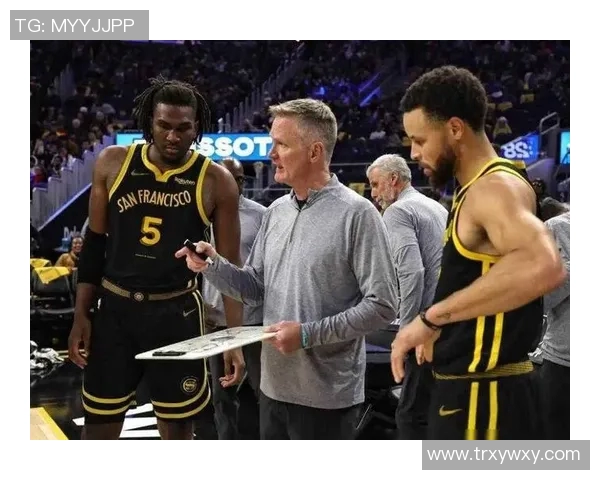 雄鹿与活塞激战正酣13日对决引发球迷热议与期待