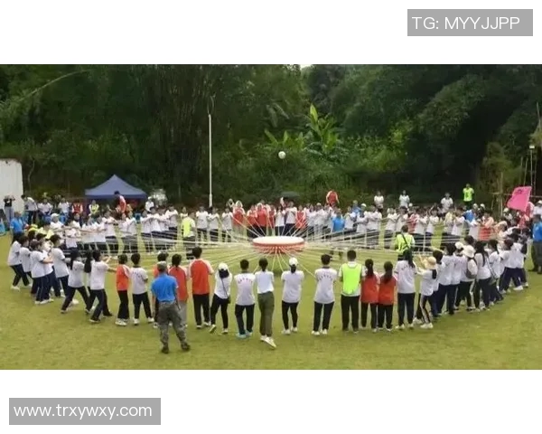 三人对九人挑战极限扛木比赛展现团队协作与力量较量